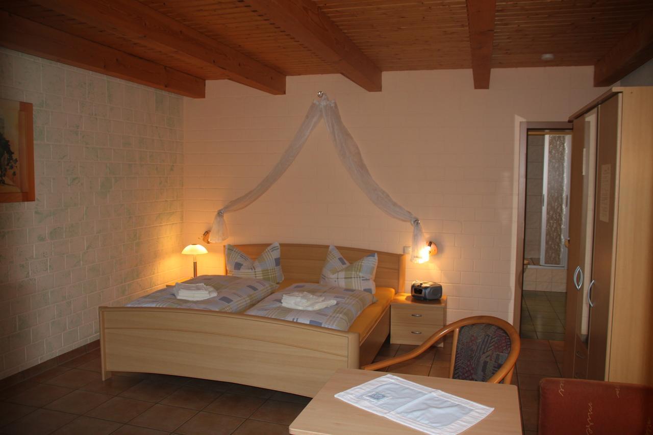 Pension Zum Yachthafen Waren  Exterior foto